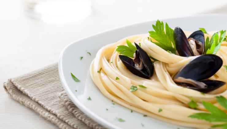Come preparare le linguine cozze e fiori di zucca