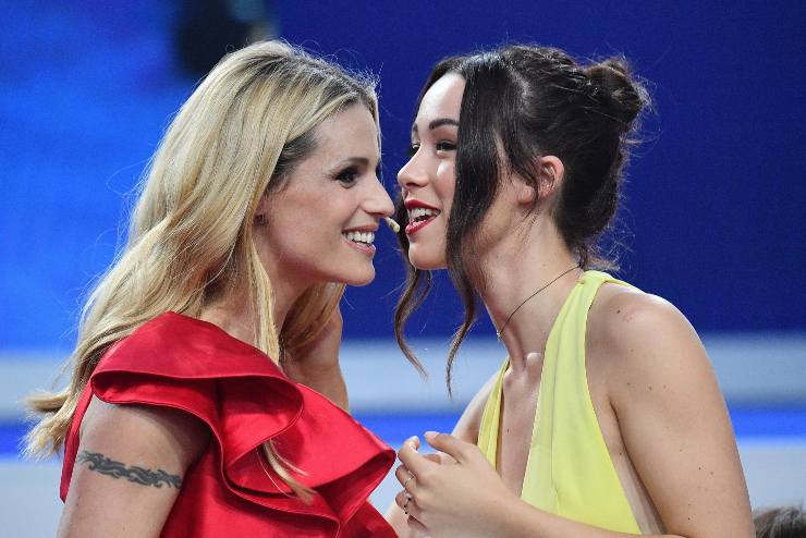 Aurora e le critiche all'abito: la risposta
