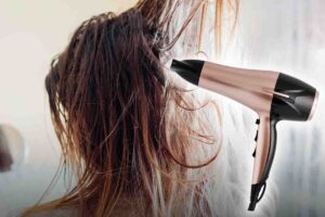 Il trucco del phon per capelli sporchi