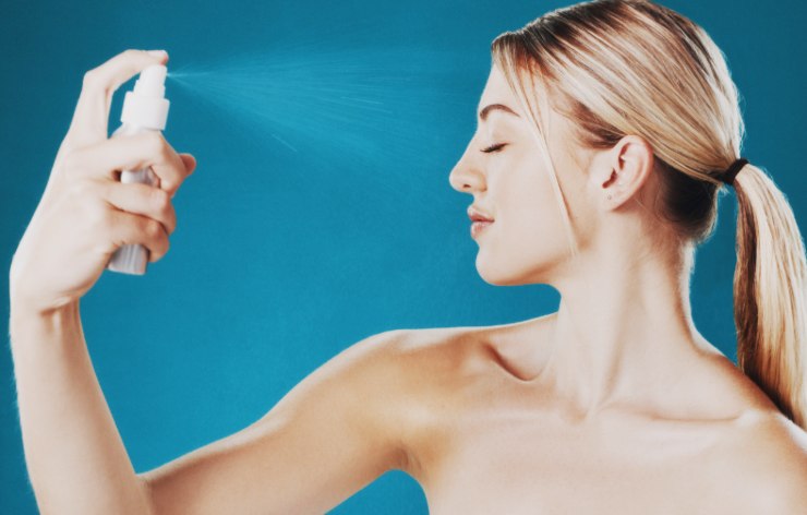 Come realizzare uno spray fissante per il trucco in casa