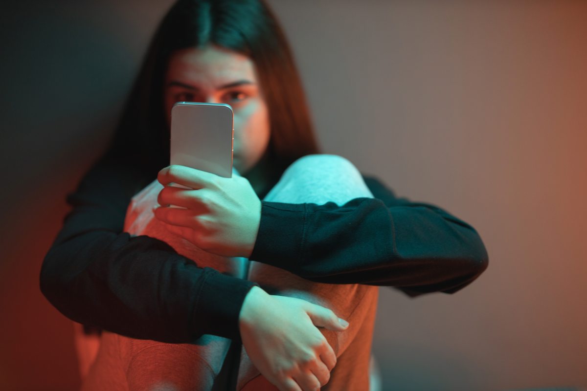 Dipendenza social: 5 sintomi da tenere d'occhio